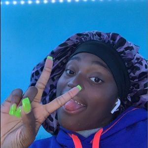 Meet your Posher, Shalis